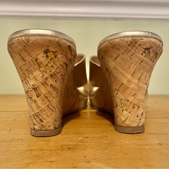 Lilly Pulitzer Metallic Gold Mules - Picture 5 of 7